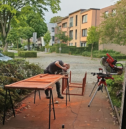 werken in het atelier in mortsel